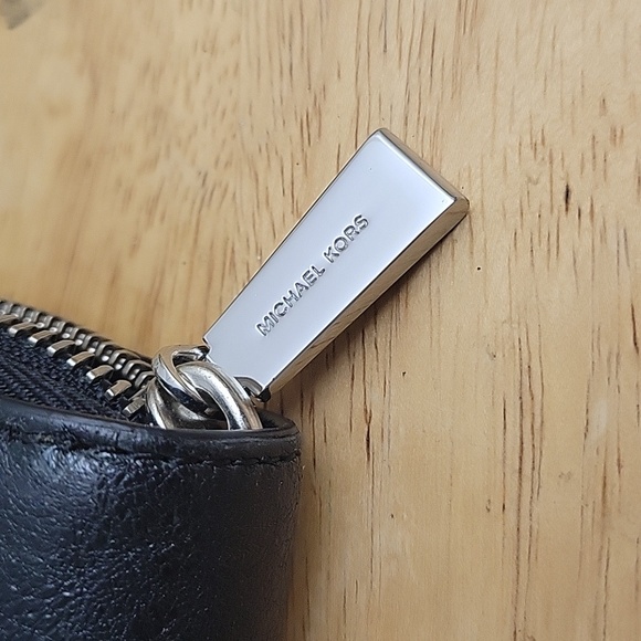 Michael Kors Wristlet - Picture 5 of 5